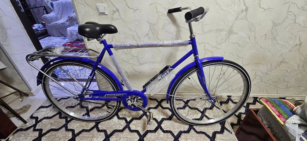 Yapyangi velosiped sotiladi.