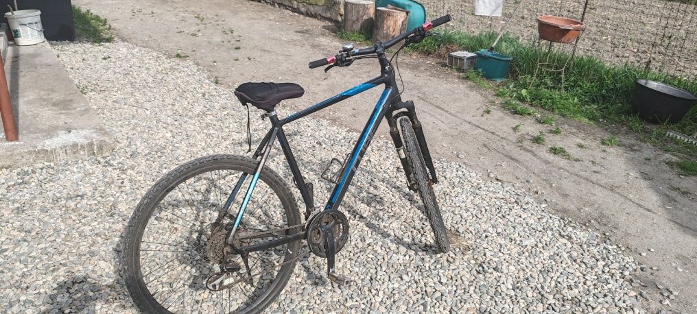 Vând bicicleta de munte