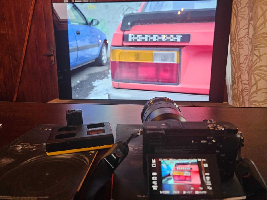 Aparat foto a6300 cu obiectiv sony F4/18-105 ideal pentru poze