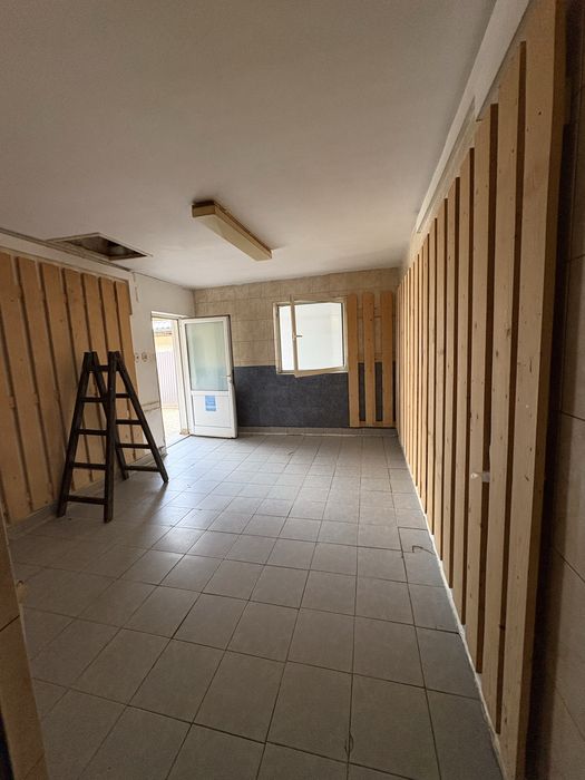 De inchiriat Spatiu  Comercial + Apartament