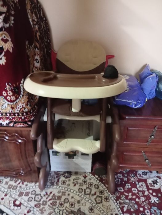 Bolalar uchun ovqatlanadigan stol