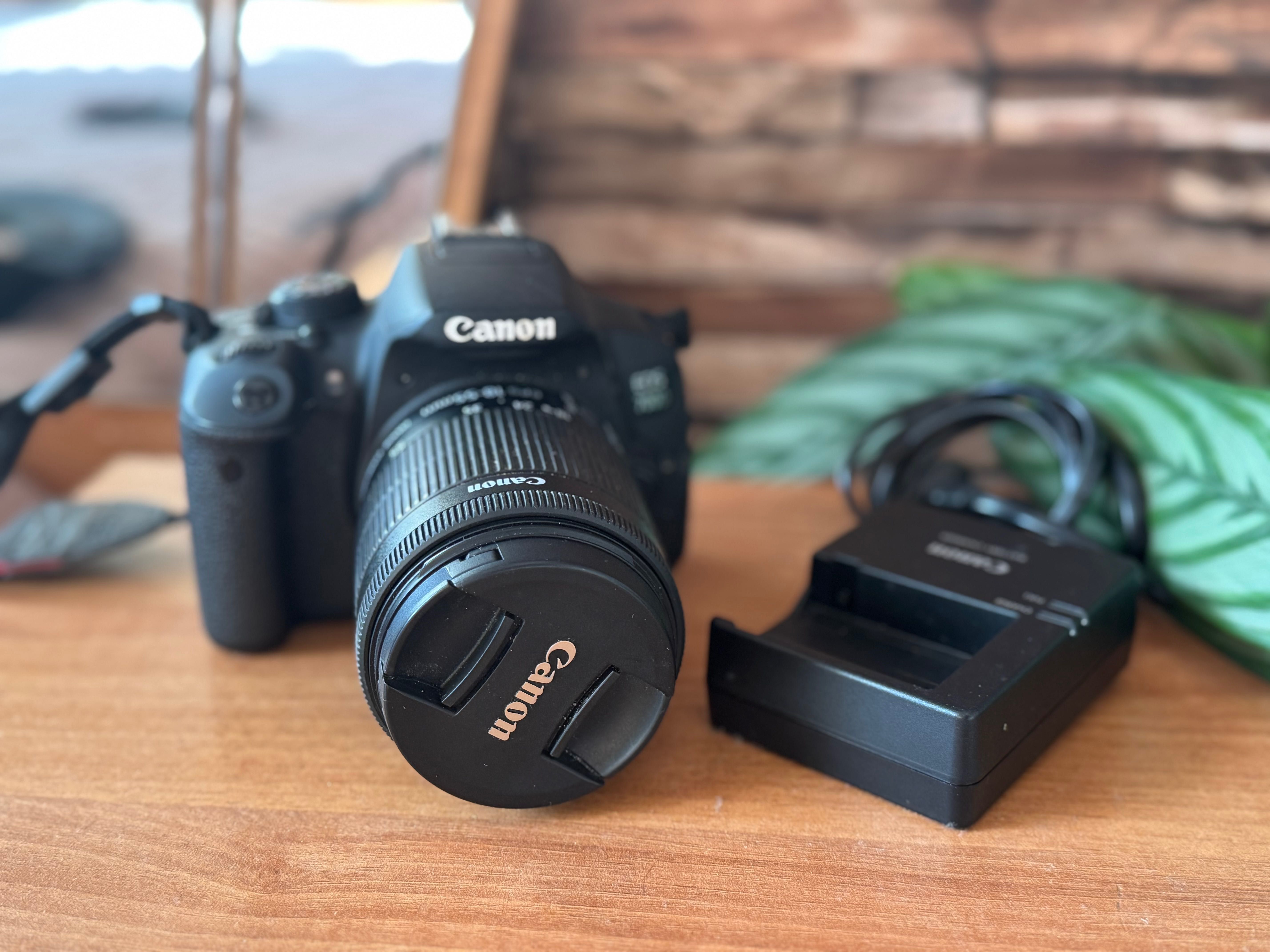 Фотоапарат Canon 700D