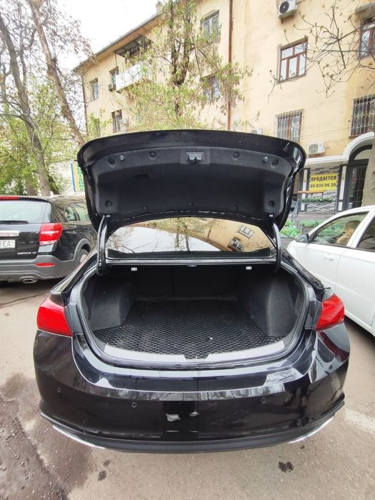 Malibu 2 Turbo primyer qilingan sotiladi qop-qora