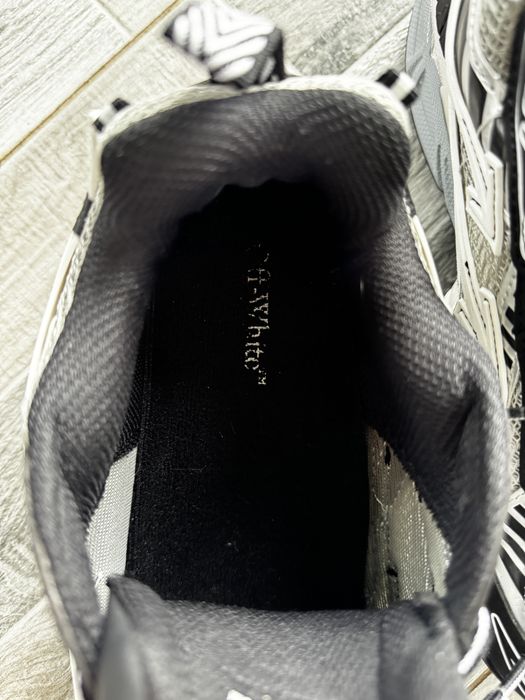 Off white be righ back