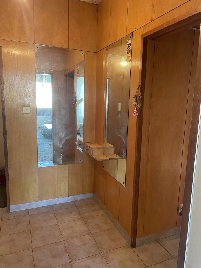 Продава се Тристаен апартамент в Плевен, Сторгозия - 75 кв.м за 1067 €/кв.м - Снимка #2