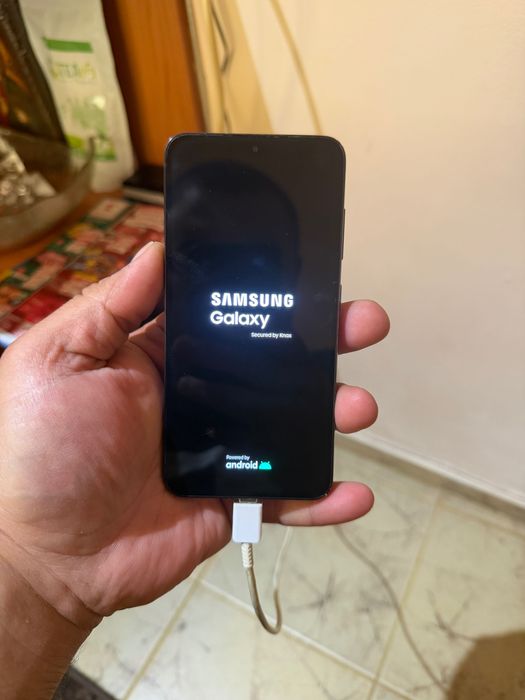 Samsung s23 перфектен