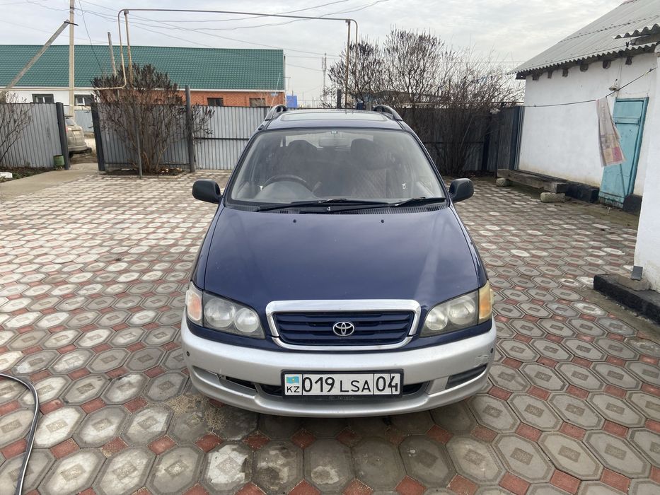 Продам машину Тойота Ипсум