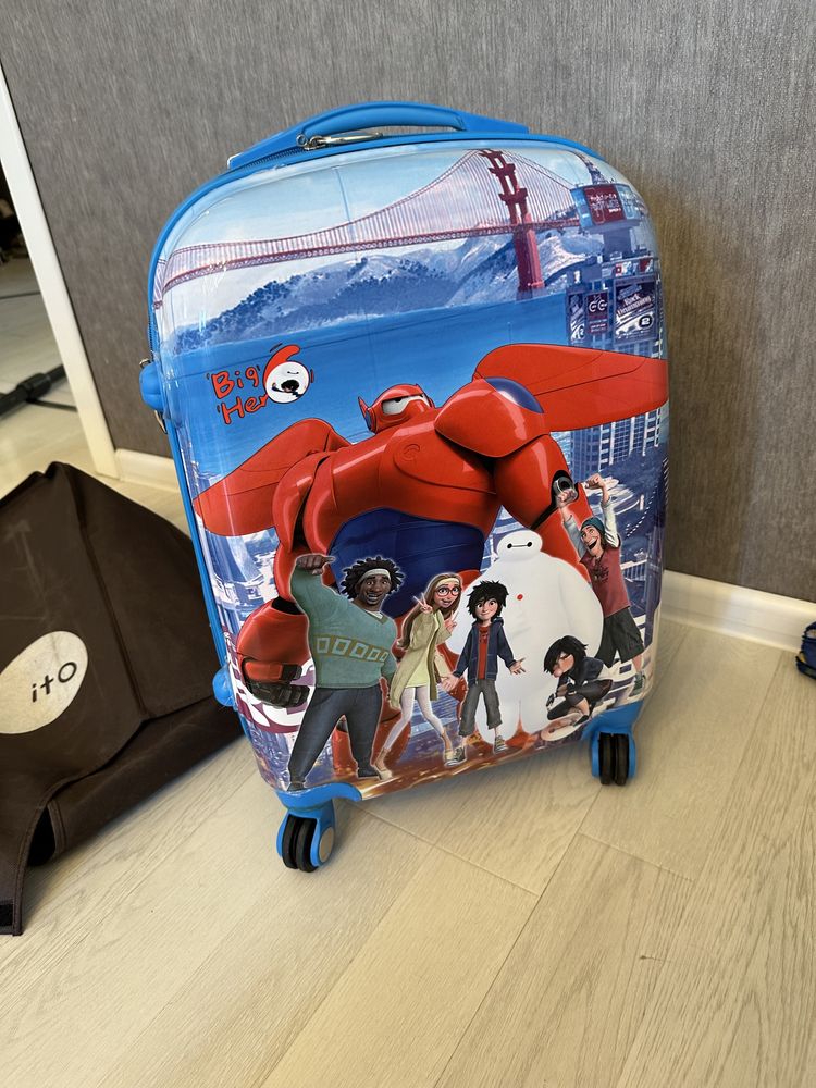 Продам детский чемодан Беймакс