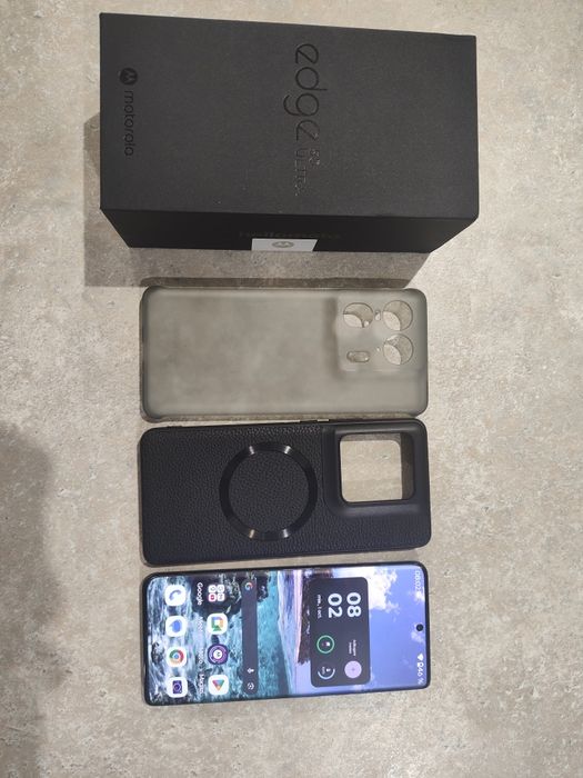 Vând/schimb Motorola Edge 50 Ultra, 16/1TB, full, impecabil,garanție.