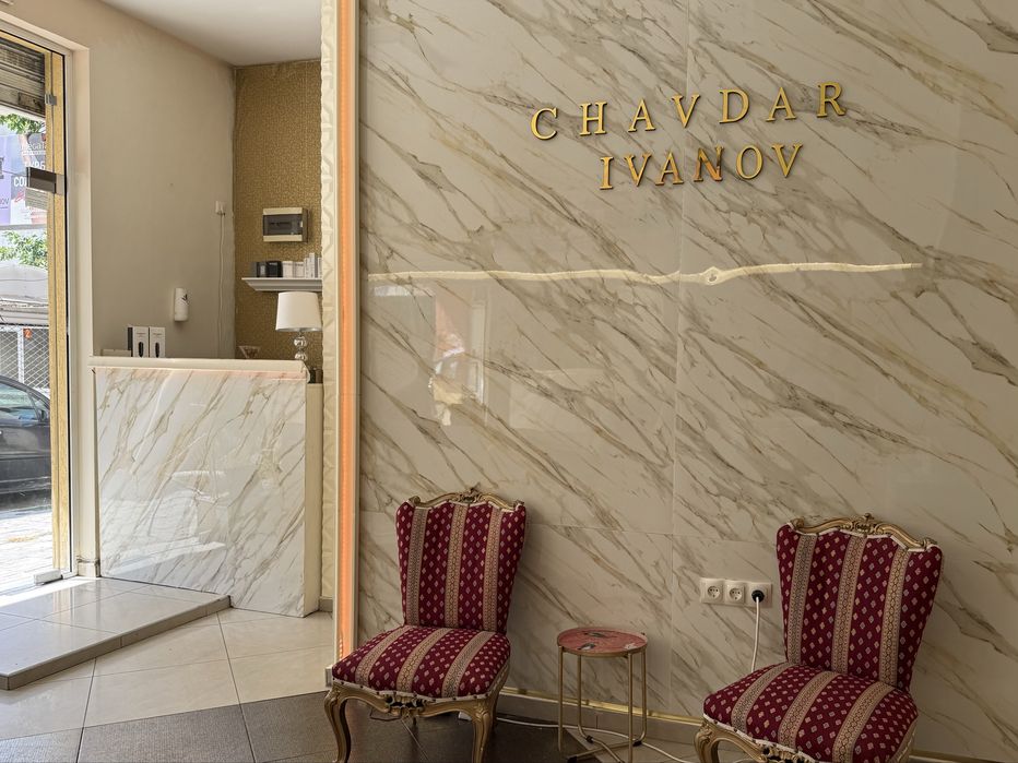 Отдава се салон за красота под наем или работни места