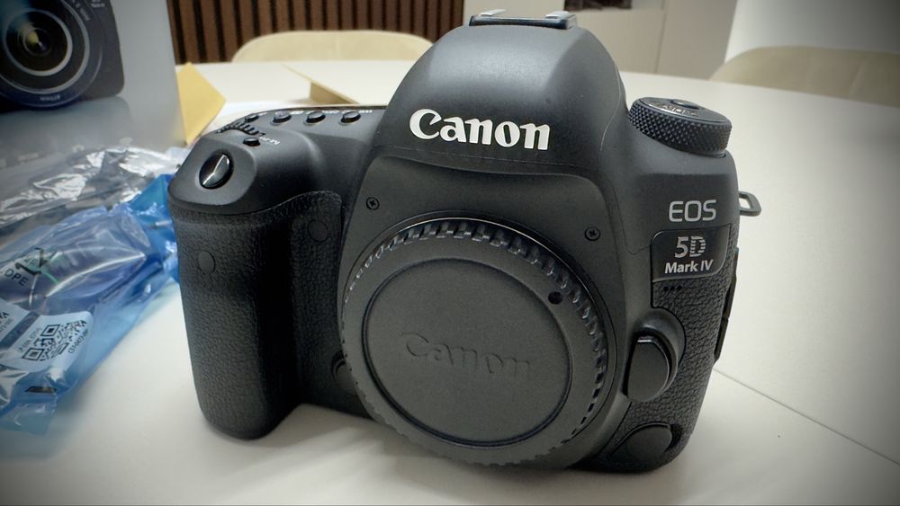 Canon EOS 5D Mark IV + Canon EF 24-105 f/4L IS II USM kit