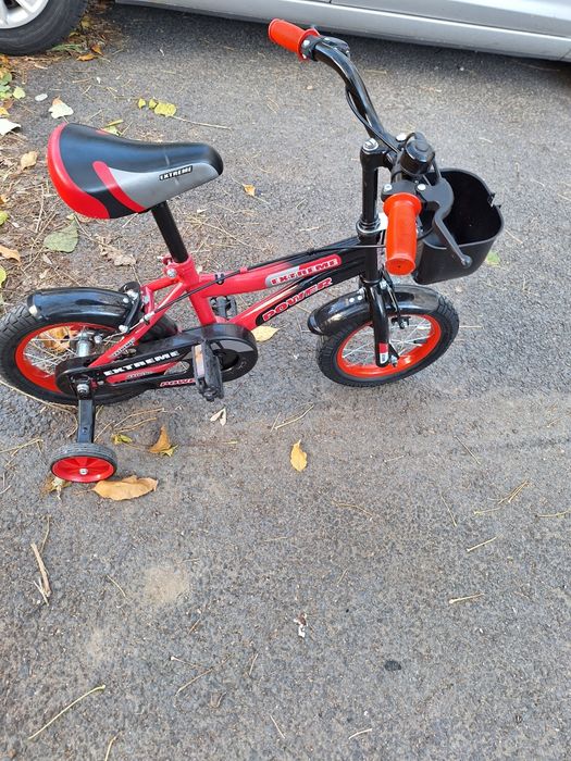 Bicicletă cu roți ajutătoare