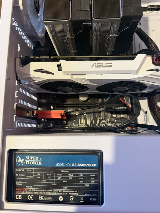 Геймърски компютър + монитор