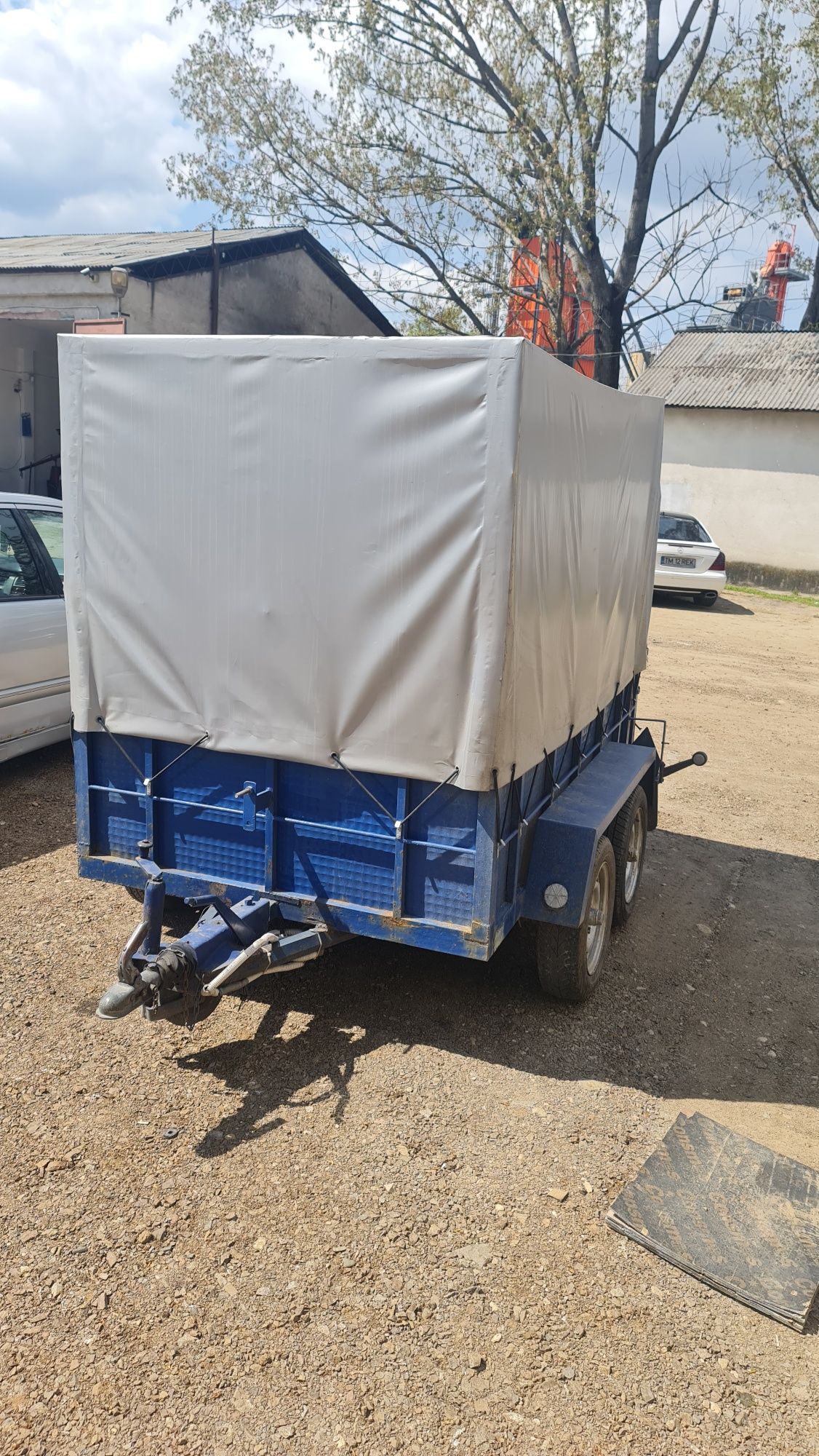 Vand remorca dublu ax de 750kg