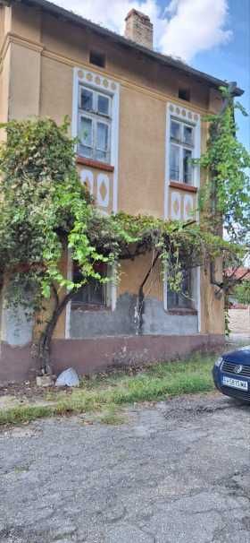 Продава се Къща в с. Беглеж, Област Плевен - 200 кв.м за 64 €/кв.м - Снимка #2