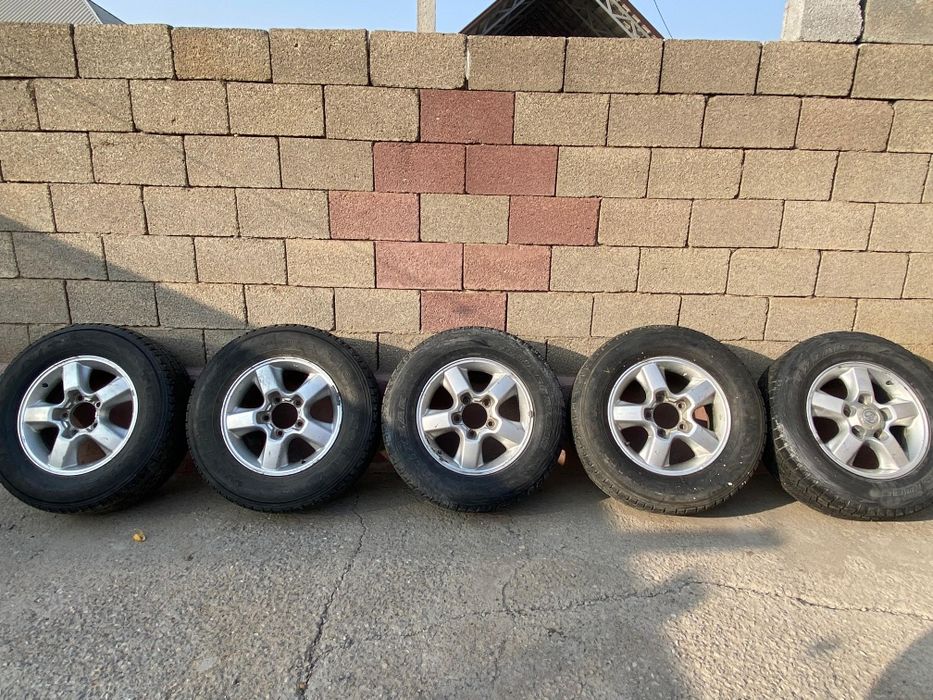 Шины с диской б/у от крузака 5 штук