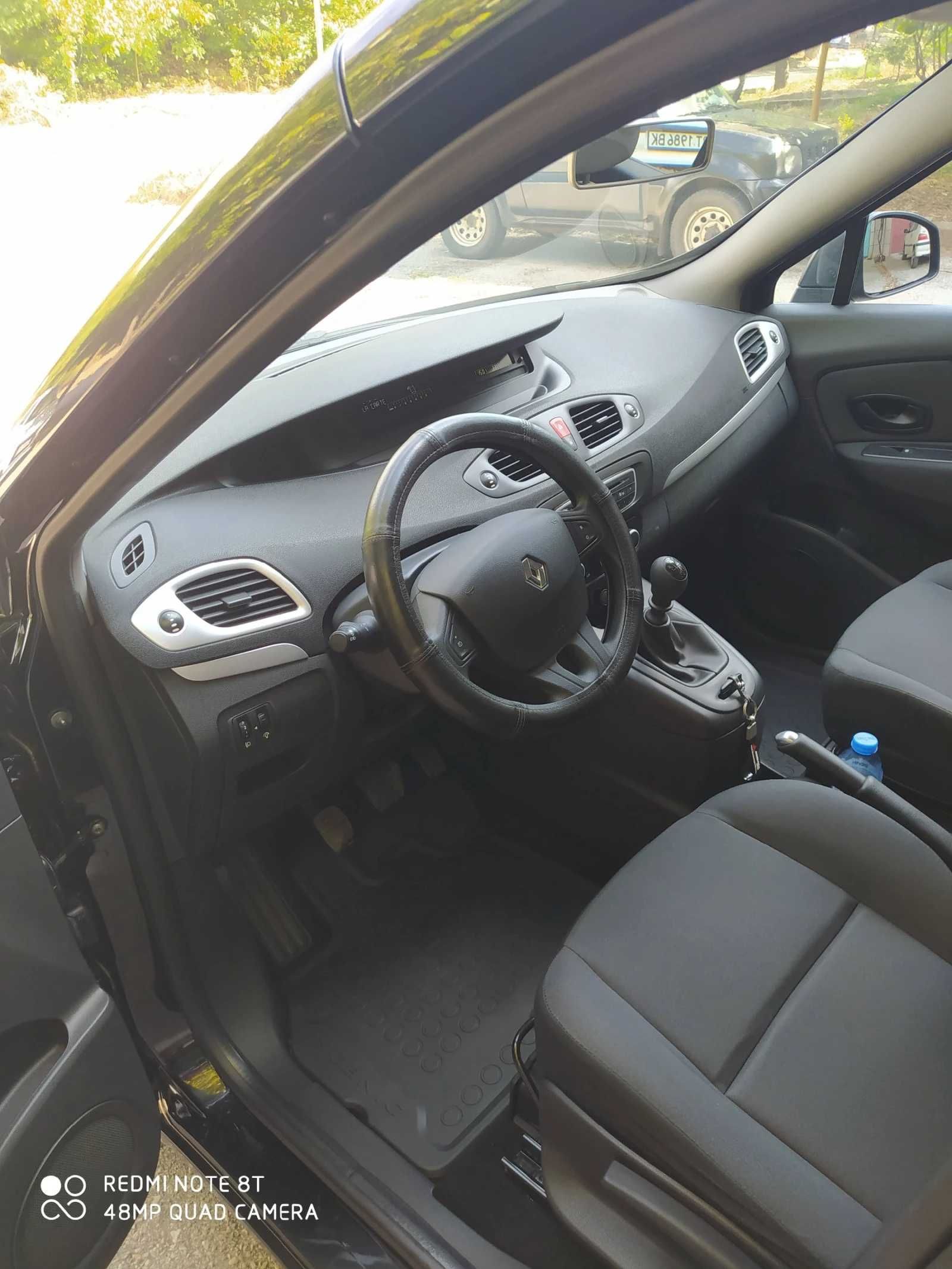 Кола Renault Scenic