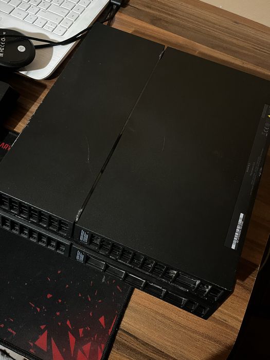 Продавам PS4 500gb БЕЗ ДЖОЙСТИК!