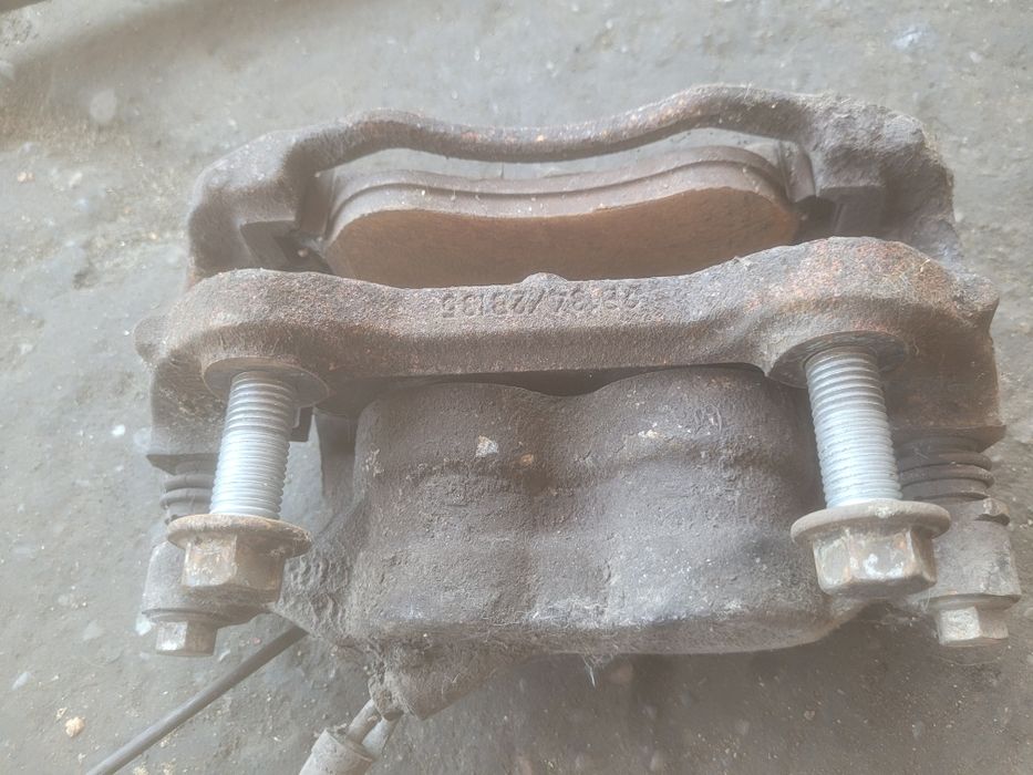 etrier dreapta fata suport etrier ford transit 2.2 E5 1015