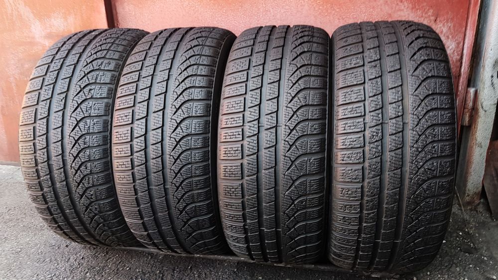 4бр. зимни гуми 235/40/19 Pirelli PZero Winter 
dot2921
6.7mm
Гумите с