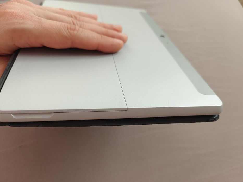 Microsoft surface go, 128gb, 8gb ram, intel 4415y, tastatura originala