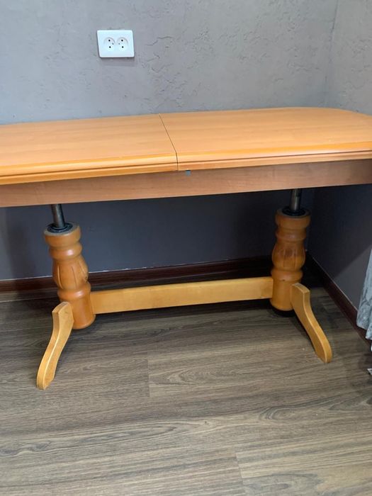 Деревянный раздвижной стол