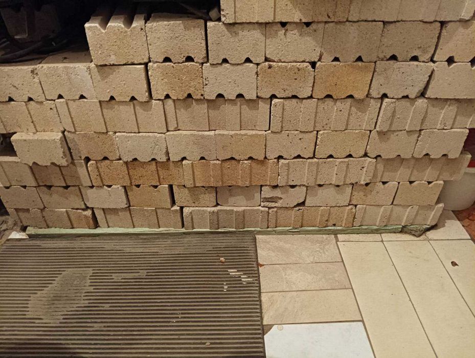 ПРОДАВАМ: Огнеупорни тухли