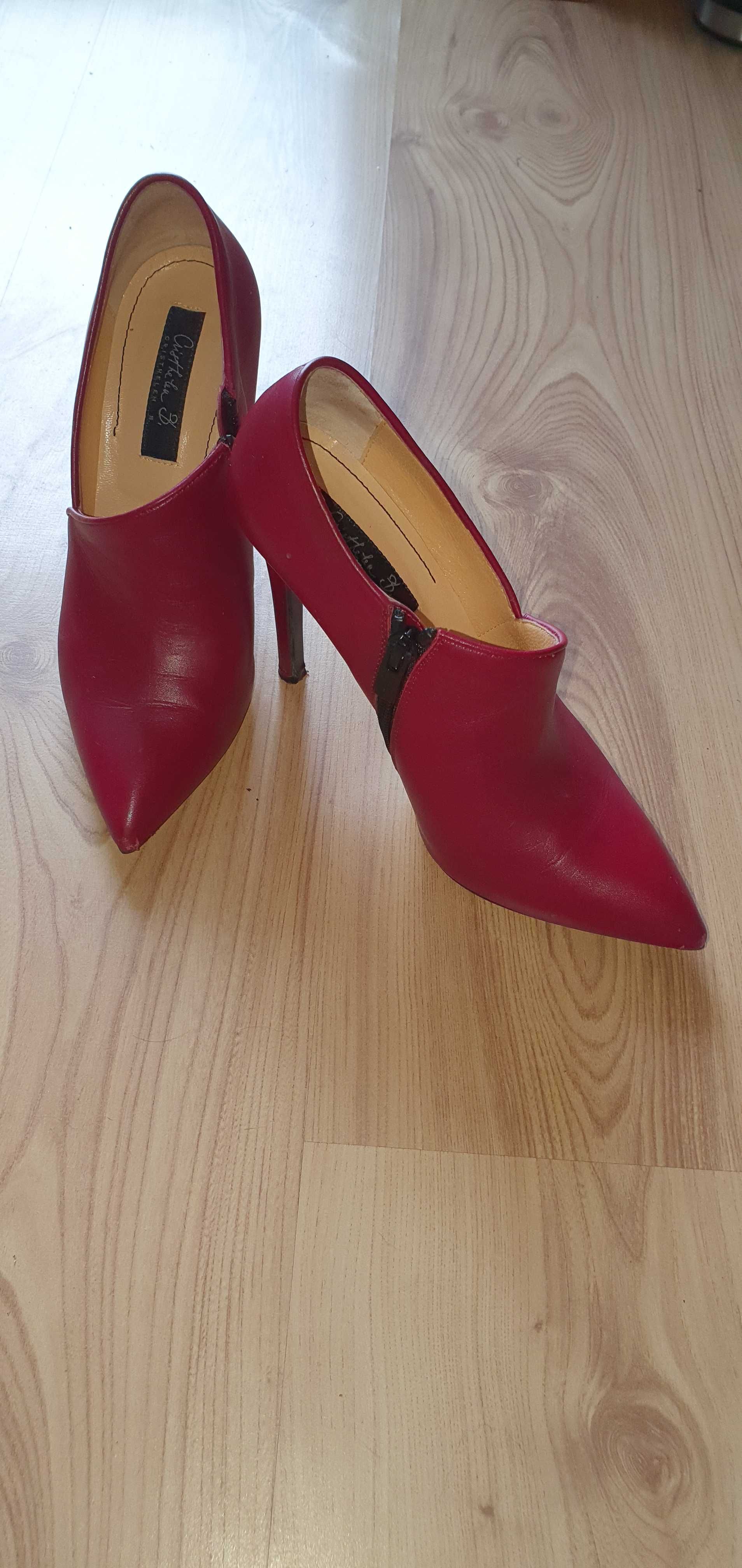 Pantofi stiletto