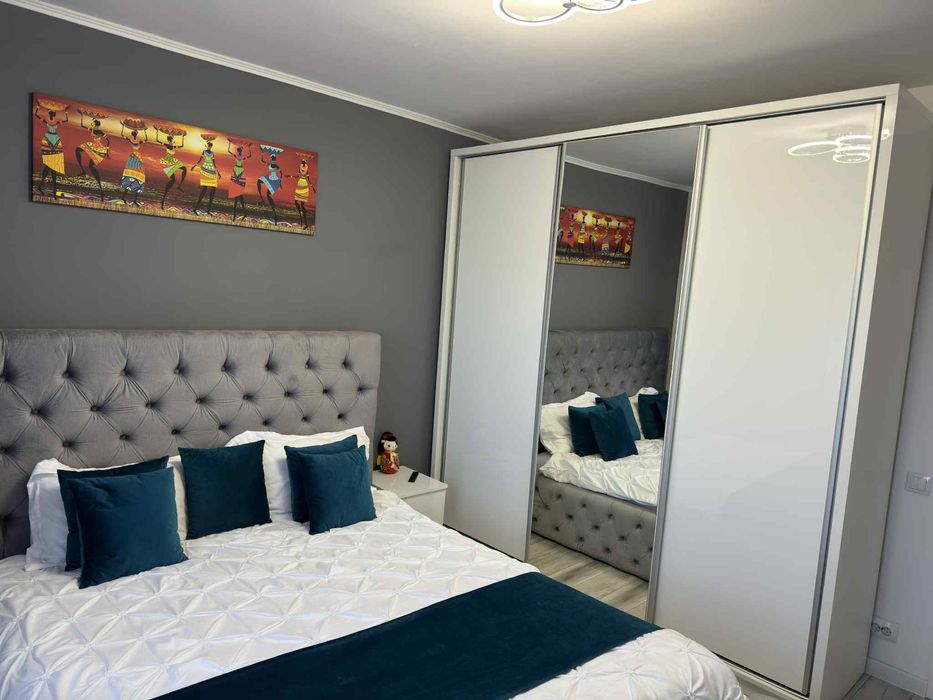 Inchiriez apartament , Rovine