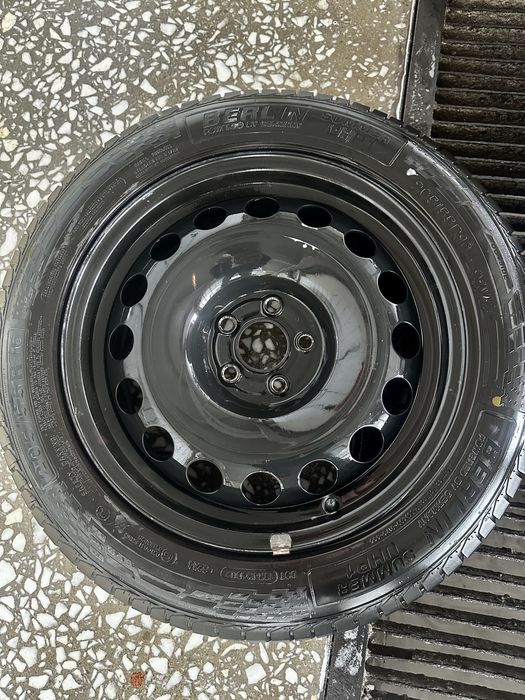 Продам новую летнюю резину 205/55 R16