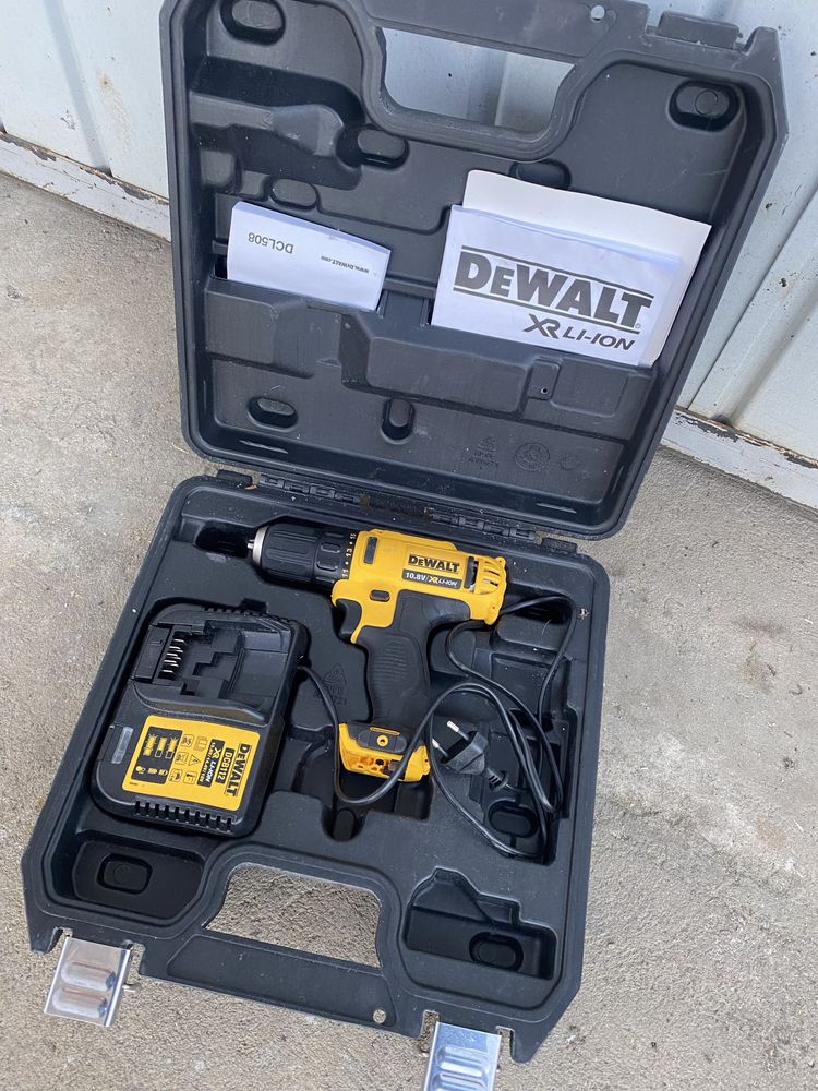 Masina de gaurit si insurubat Dewalt DCD 710