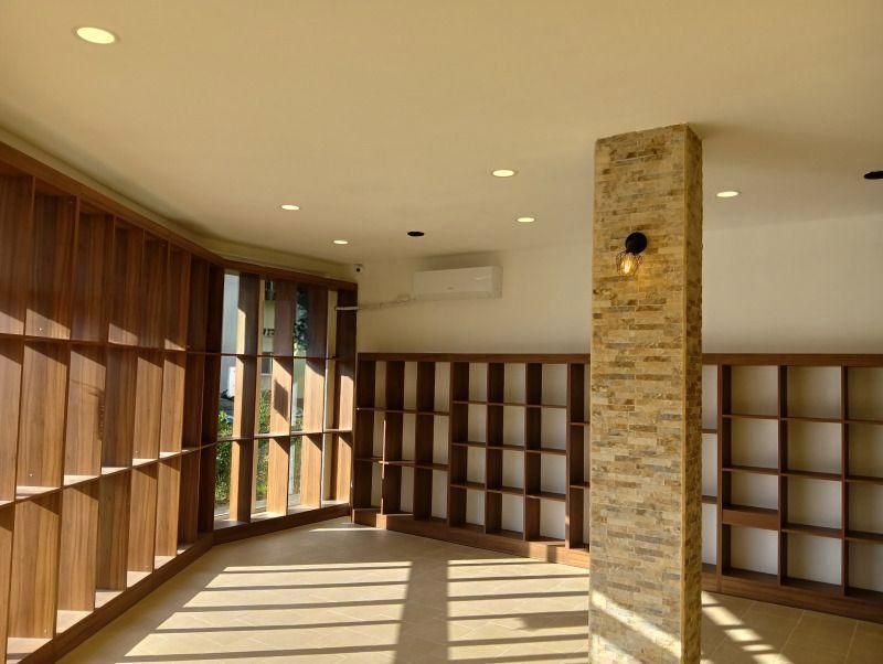 Магазин с лице към улица, под наем, ж.к Меден Рудник зона В