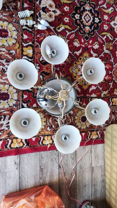 Продам люстру 6 ламп (4шт)