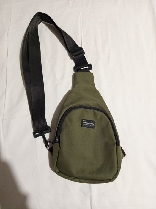 Тъмно зелена чантичка