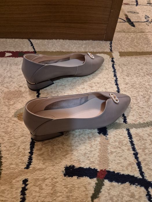 Vând pantofi comozi