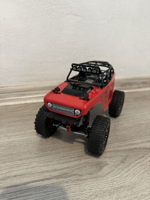 Machetă Off-road Crawler Axial SCX24 modificat