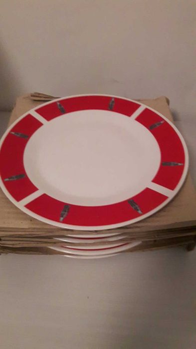 Чинии Кока-Кола порцеланови