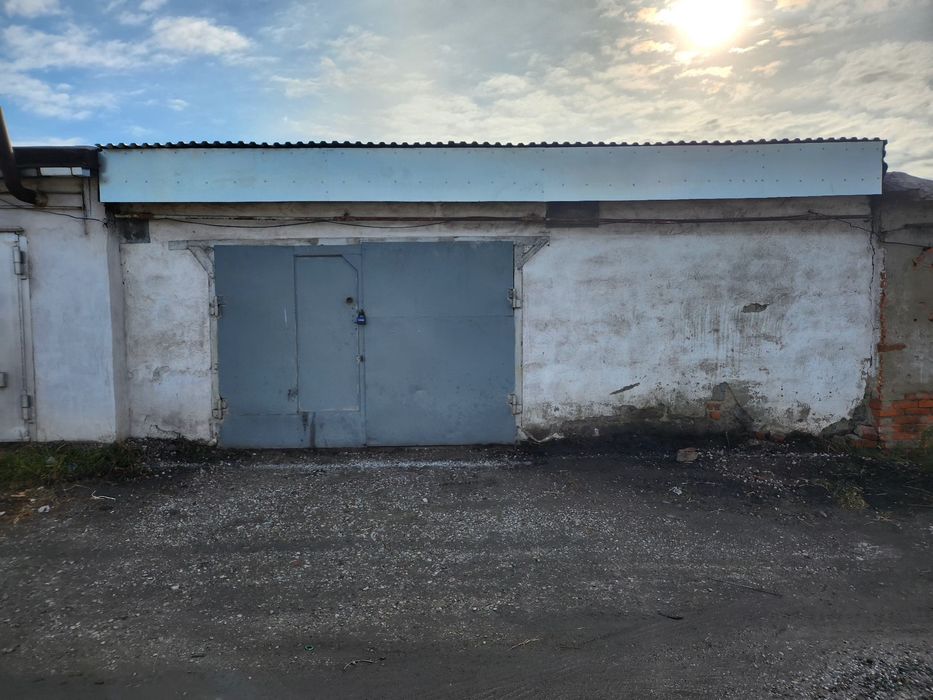 Большой гараж в 10 общ