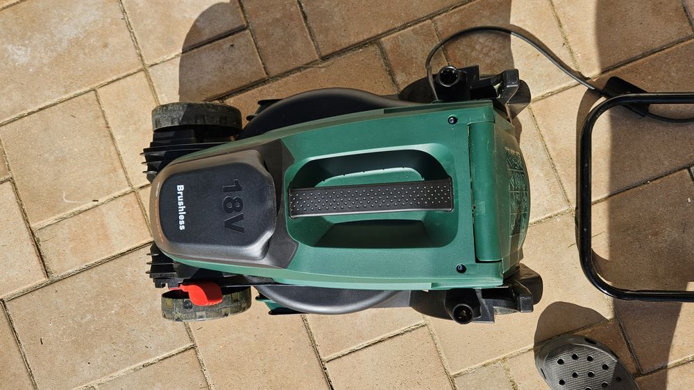 Masina de tuns iarba Bosch CityMower 18V-32-30 / 600 lei doar mașina