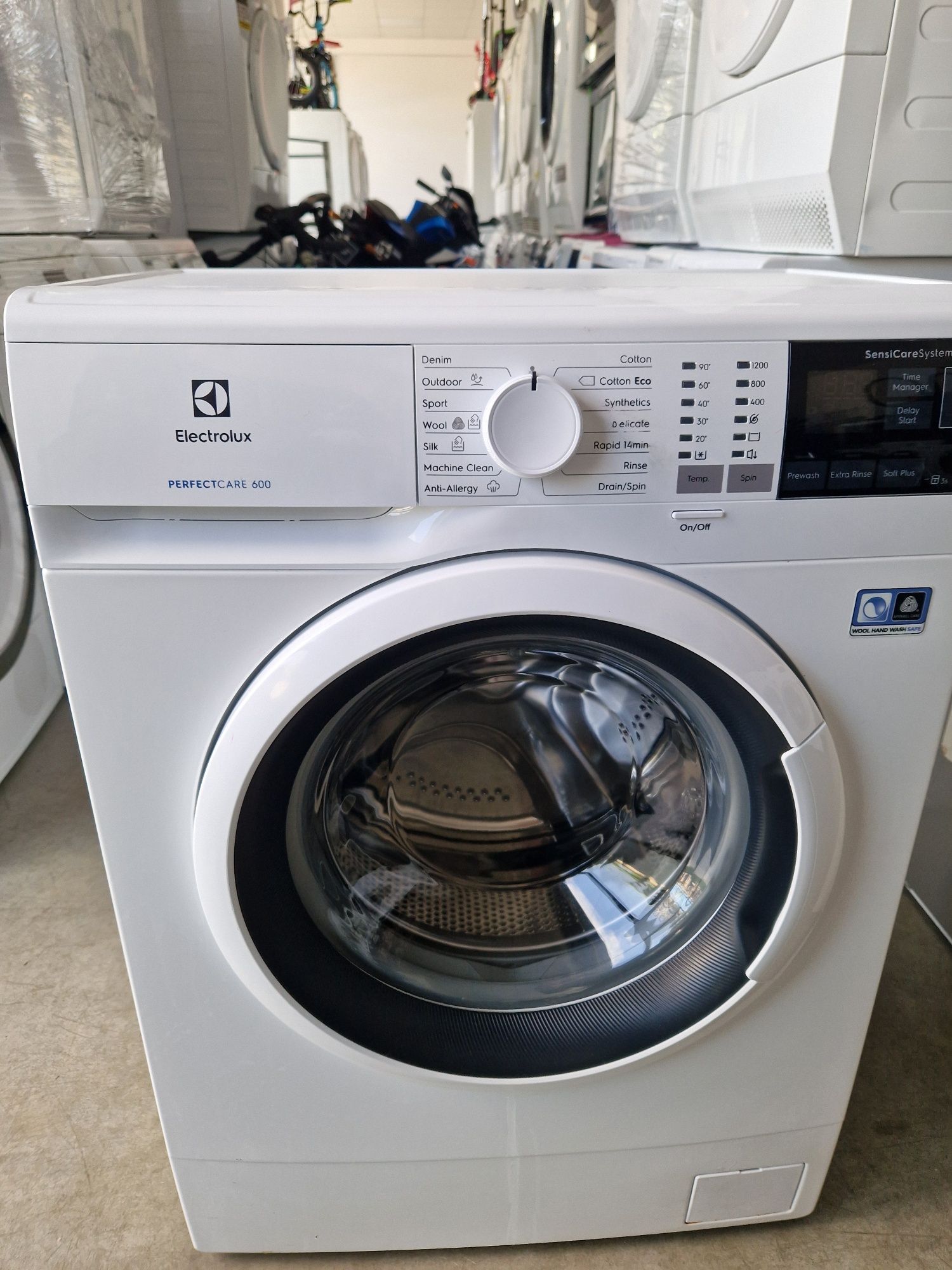 Пералня Слим Electrolux Perfect ARE 600