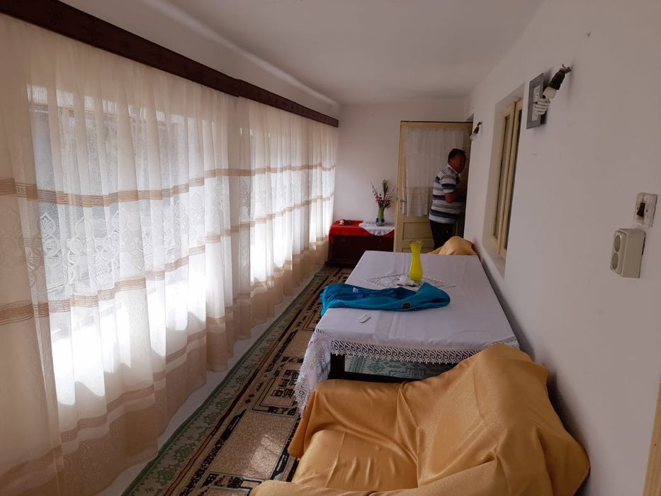 Casa si teren de vanzare sat Izvorul Dulce