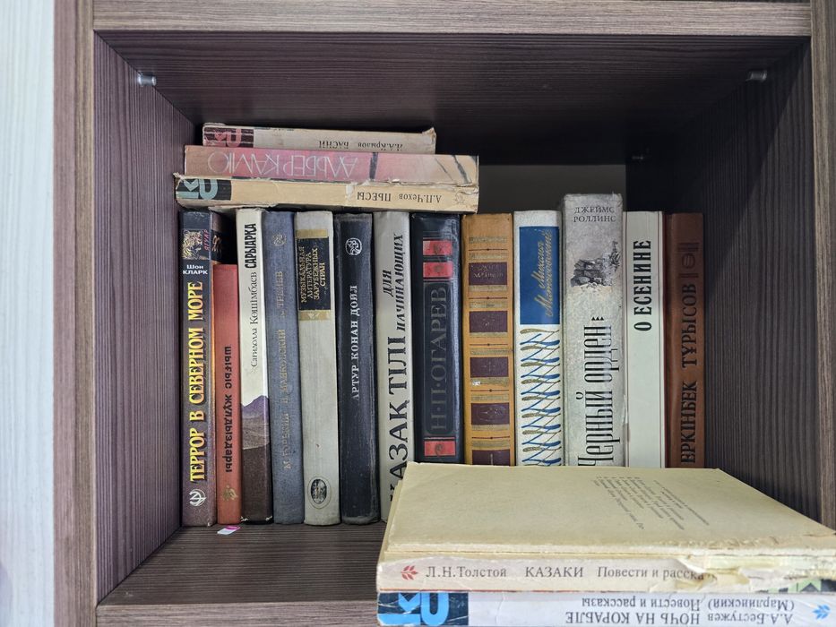 Продам книги 500 тенге 1шт.