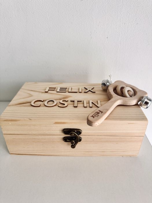 Cutie din lemn personalizata+ jucarie personalizata cadou pentru baita