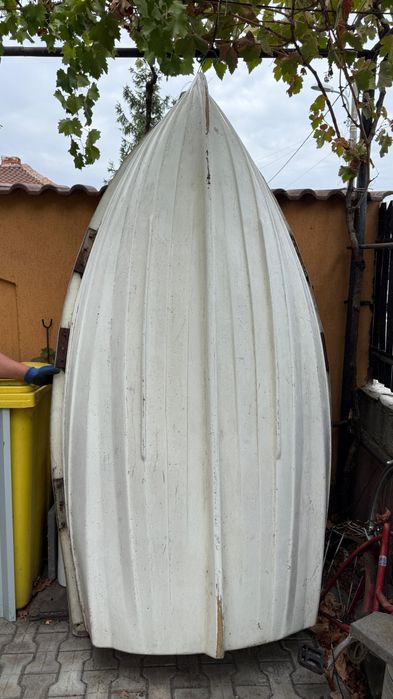 Vând barcă din fibra de sticla