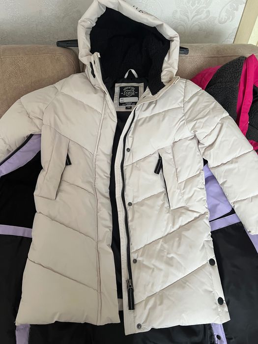 Продам удлинённую куртку на девочку