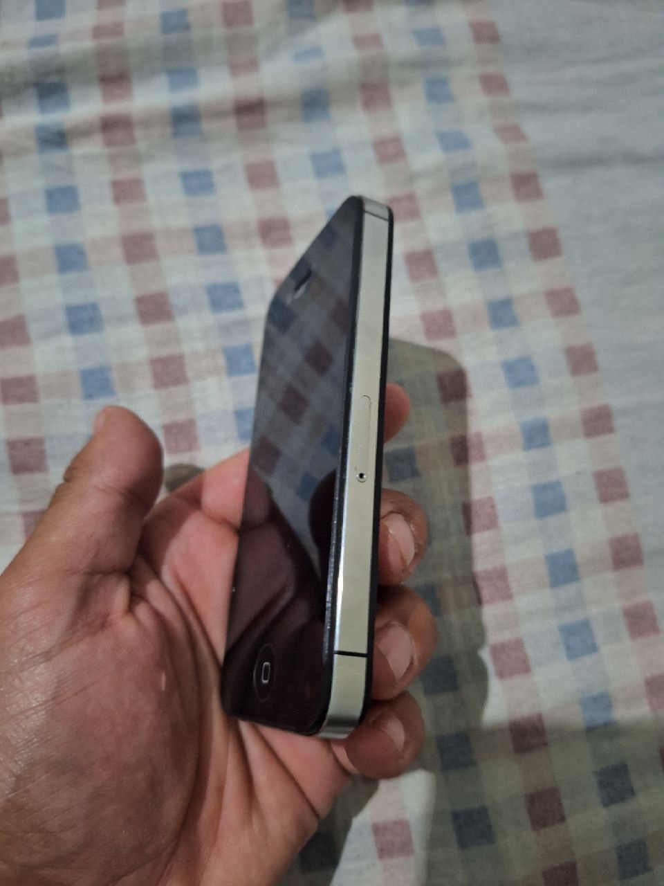 Iphone 4s narx:300000
Holati:tiniq 
Kamera:udar 
Hotira:16GB
IMEI: o't