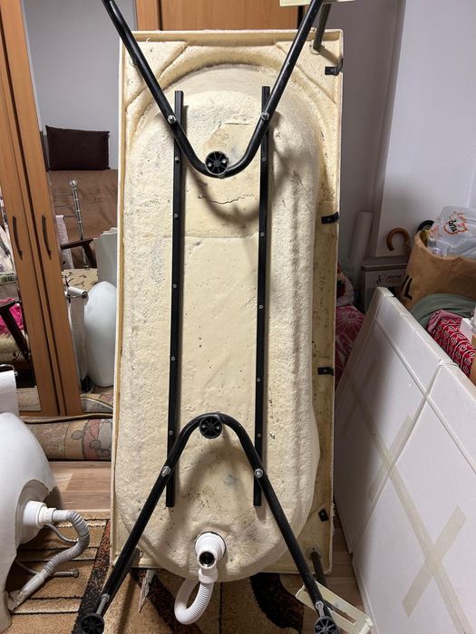 Cada acril 170 x 70 cu masca si suport in stare foarte buna