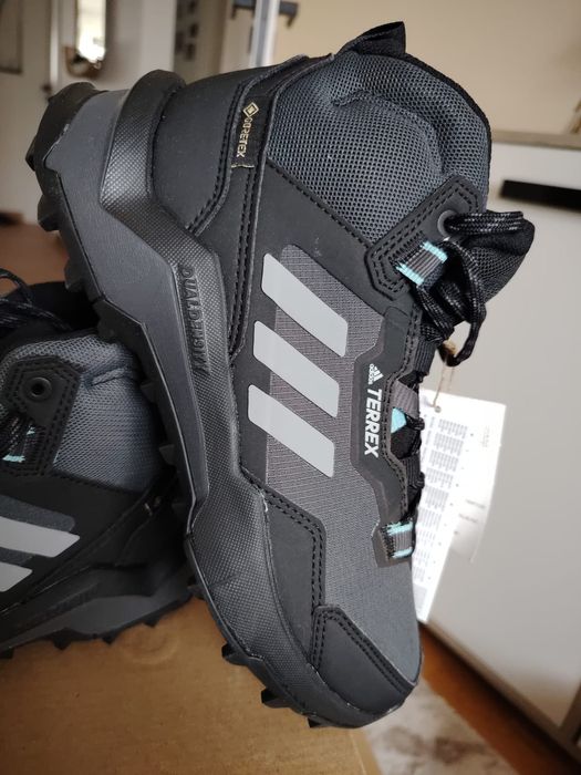 Bocanci Adidas goretex Nr 36.5