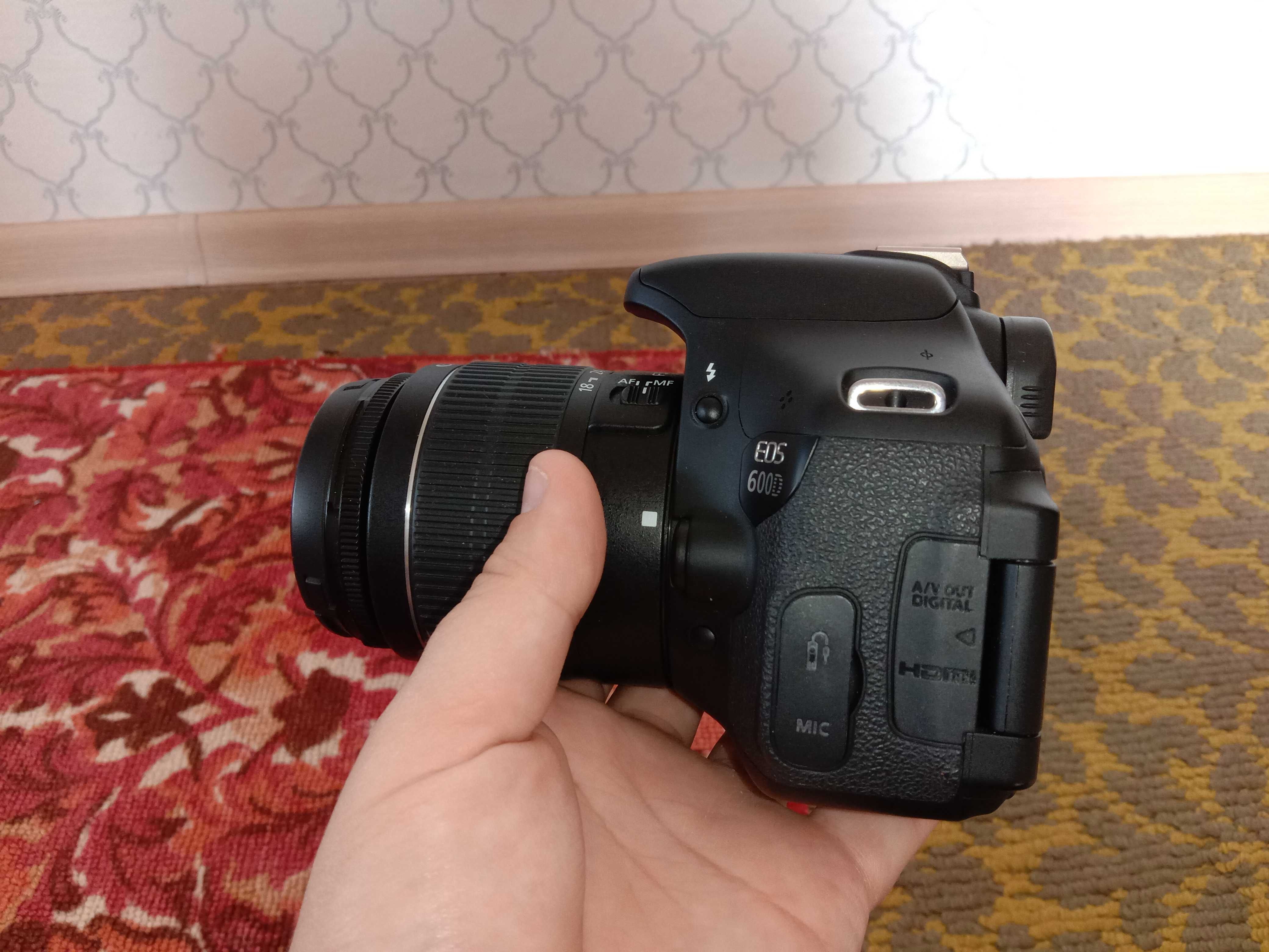 Продам новы Фотокамера Canon EOS 600D Kit 18-55 II