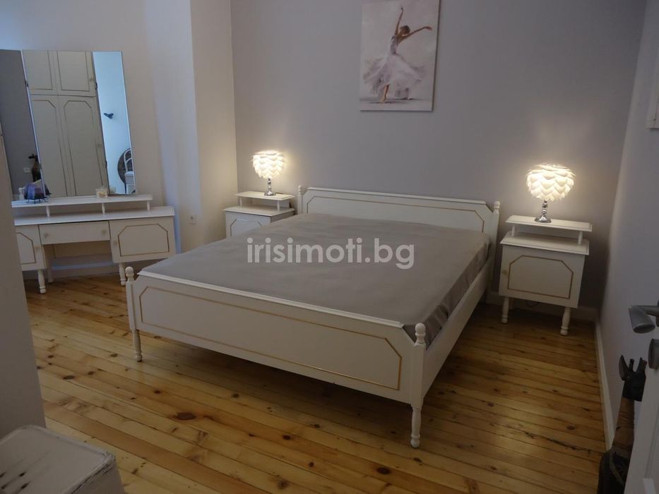 Дава се под наем Тристаен апартамент в София, Център - 62 кв.м за 1230 € - Снимка #3